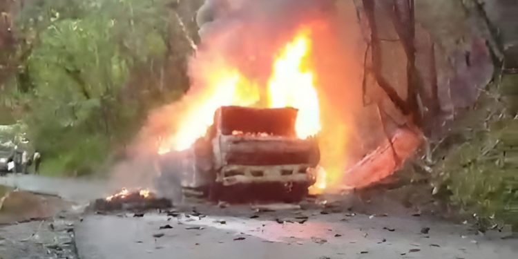 Truck Muat Oli Hangus Terbakar di Kasintuwu Luwu Timur